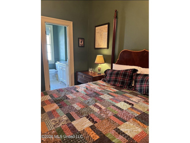 STEP INTO A PIECE OF NATCHEZ HISTORY WITH THE BREATHTAKING OAK - photo 37