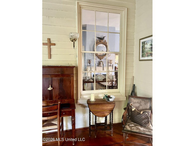 STEP INTO A PIECE OF NATCHEZ HISTORY WITH THE BREATHTAKING OAK - photo 41