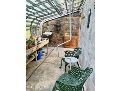STEP INTO A PIECE OF NATCHEZ HISTORY WITH THE BREATHTAKING OAK - photo 50