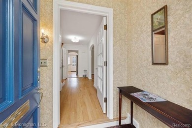 Discover the perfect blend of comfort, convenience, and walkable - photo 4