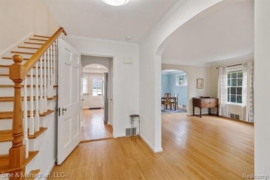 Discover the perfect blend of comfort, convenience, and walkable - photo 6