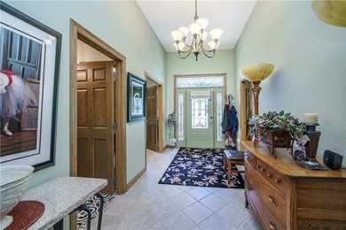 Conveniently located close to golf, shopping, and the main gate - photo 8