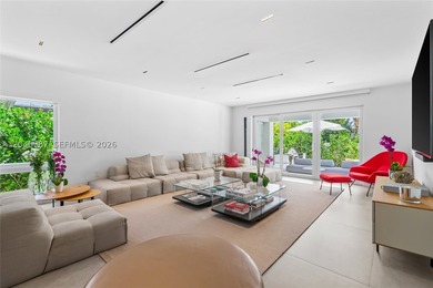 Step into this tastefully fully renovated 4 bedroom, 3.5 - photo 1
