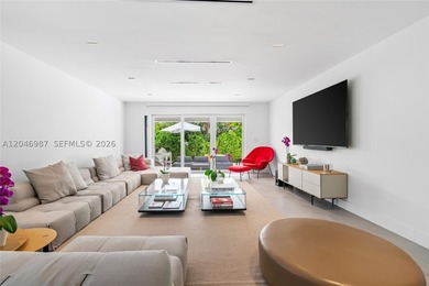 Step into this tastefully fully renovated 4 bedroom, 3.5 - photo 4