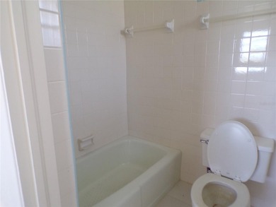 Rare opportunity to own one of Venice's coveted Gulf front - photo 17