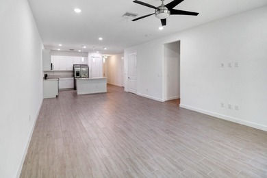 Near BRAND NEW modern 2-bedroom, 2-bathroom townhouse situated - photo 8