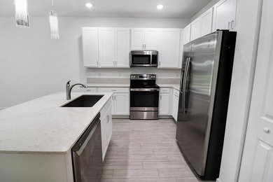 Near BRAND NEW modern 2-bedroom, 2-bathroom townhouse situated - photo 10
