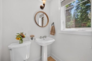 Timeless mountain lodge coupled with new mountain modern - photo 15