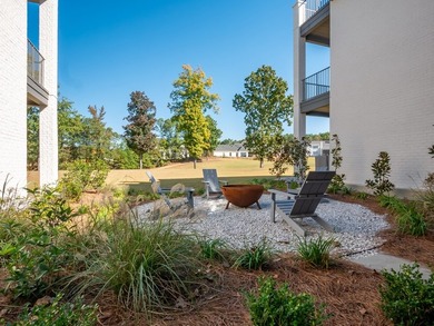 Enjoy resort-style living in this beautiful golf course - photo 28