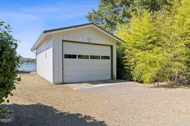 Lakefront home at the Oregon Coast, this single level this home - photo 50