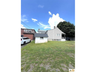 Looking for that perfect blend of peaceful country living with - photo 3