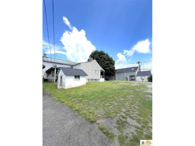 Looking for that perfect blend of peaceful country living with - photo 4