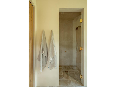 A brand-new, turnkey mountain estate by FOX ESTATES. Positioned - photo 38