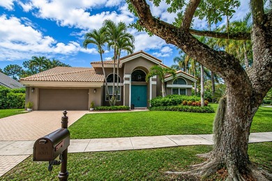 Rare Lakefront Opportunity in Glen Oaks at Colonnade! Situated - photo 2