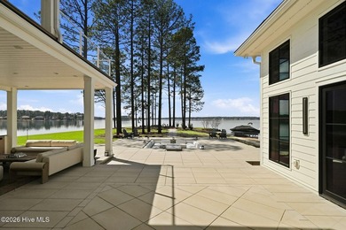 Just minutes from Pinehurst's world-renowned golf, dining, and - photo 50