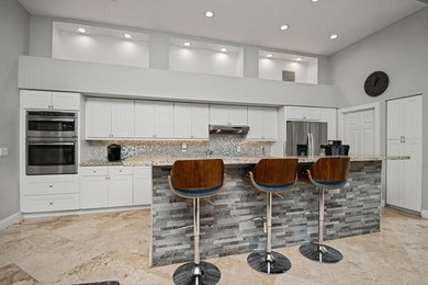 Rare Lakefront Opportunity in Glen Oaks at Colonnade! Situated - photo 10