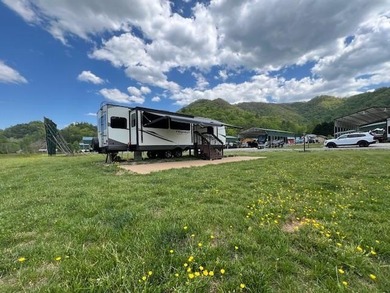 Welcome to your mountain getaway! Lot #56 is home to a - photo 1