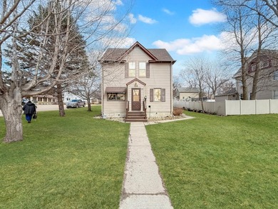 Looking for a versatile Ortonville home that blends comfort - photo 1