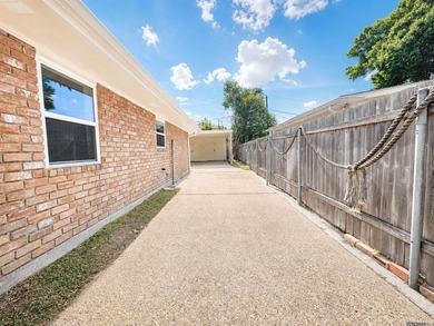 Completely updated on a Double Lot featuring an all new Kitchen - photo 45