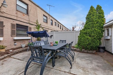 Move right into this beautifully renovated, pet-friendly - photo 12