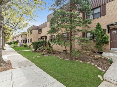Move right into this beautifully renovated, pet-friendly - photo 17