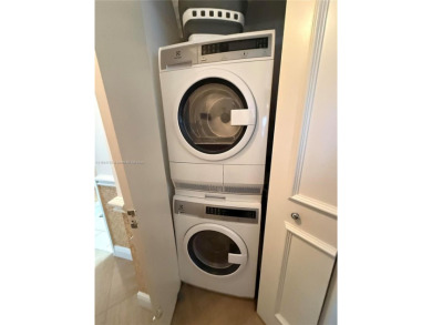 UNFURNISHED AND SPACIOUS THESE 3 BEDS 3 FULL BATHS. CONDO OFFERS