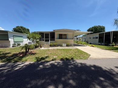 Beautifully kept, very clean mobile home has 2 bedrooms, 2 - photo 1