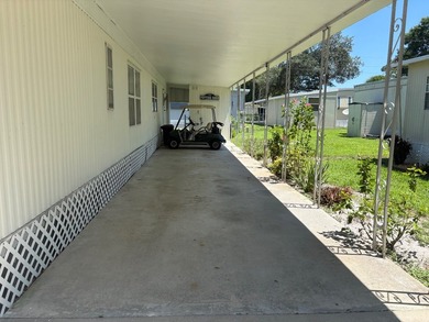 Beautifully kept, very clean mobile home has 2 bedrooms, 2 - photo 2