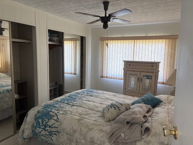 Beautifully kept, very clean mobile home has 2 bedrooms, 2 - photo 4