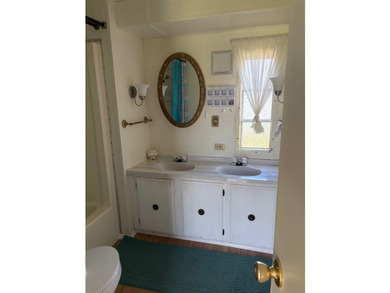 Beautifully kept, very clean mobile home has 2 bedrooms, 2 - photo 7