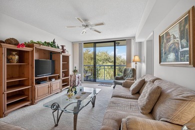 TOTALLY TURNKEY 4TH FLOOR PENTHOUSE, 2 BEDROOM/2 BATH CONDO WITH - photo 9