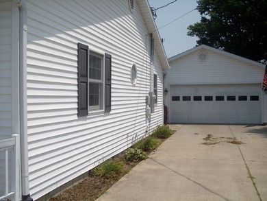 Spacious and well maintained 2 bedroom ranch sitting on a large - photo 8