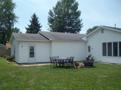 Spacious and well maintained 2 bedroom ranch sitting on a large - photo 10