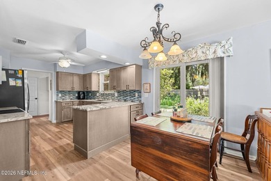 Updated brick 4-bedroom, 2.5-bathroom pool home on a cul-de-sac - photo 14