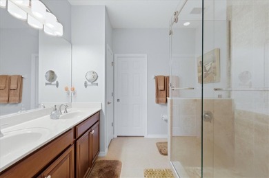 Immaculate and lightly lived-in 3BR/2BA condo in the gated - photo 31