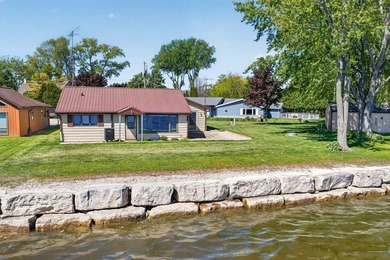 185' of frontage on Little Sturgeon Bay! Priced below appraised - photo 1