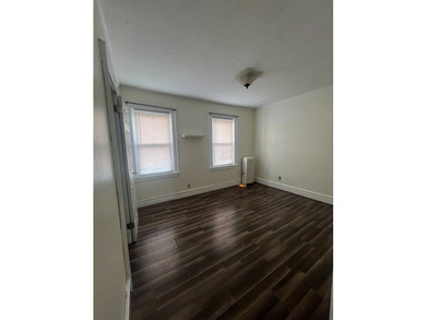 Two Family Home in Beautiful Forest Hills!! One Bedroom, One - photo 3