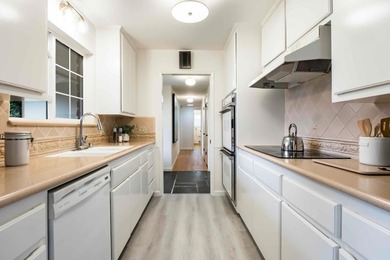 Set on a peaceful cul-de-sac, this inviting home pairs beautiful - photo 8