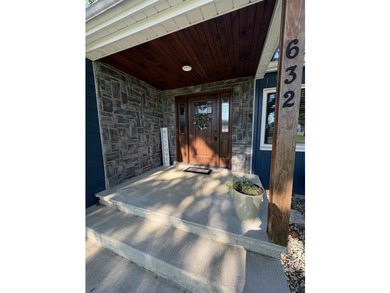 Welcome home! This beautifully updated and renovated 3 bedroom - photo 4
