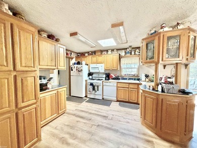 Lakefront beauty! This home has been well maintained and it - photo 14