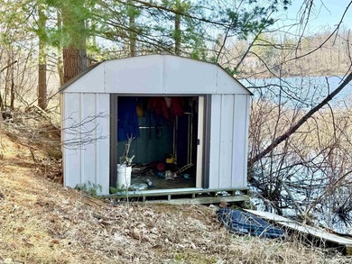 Lakefront beauty! This home has been well maintained and it - photo 32