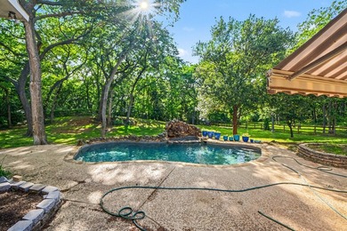 Exquisite luxury living awaits in this stunning estate nestled - photo 2