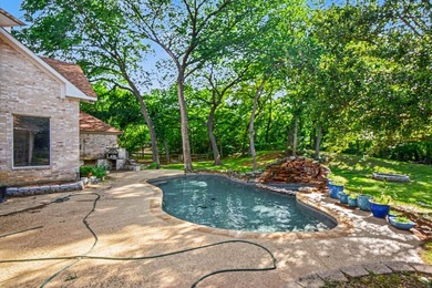 Exquisite luxury living awaits in this stunning estate nestled - photo 3