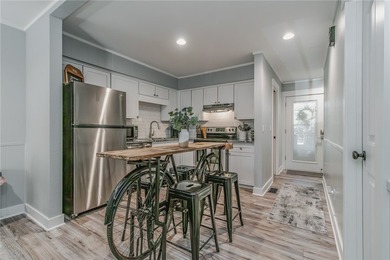 This meticulously remodeled townhouse blends timeless design - photo 4
