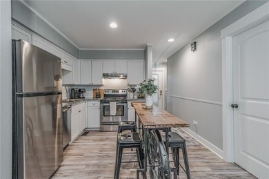 This meticulously remodeled townhouse blends timeless design - photo 5