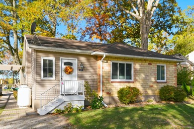 Lake Home For Sale in Pierceton, Indiana