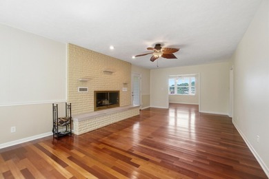 Welcome to 303 Harbor Drive in the highly sought-after Northwood - photo 9
