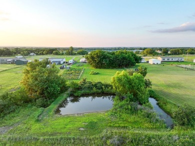 Welcome to ideal rural living and modern convenience with this - photo 3