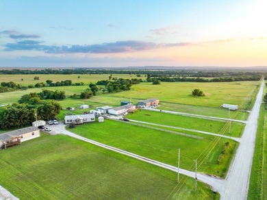 Welcome to ideal rural living and modern convenience with this - photo 6