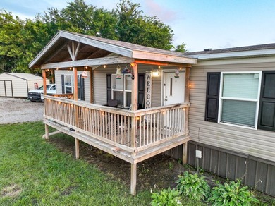Welcome to ideal rural living and modern convenience with this - photo 8